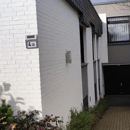 Moderne Doppelhaushaelfte Mit Sued-west-terrasse Holiday home
