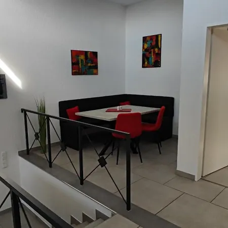Moderne Doppelhaushälfte Mit Süd-west-terrasse