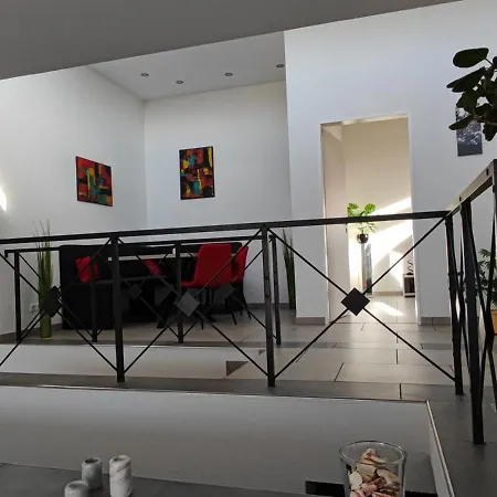 Moderne Doppelhaushaelfte Mit Sued-west-terrasse