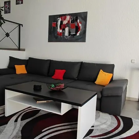 Ferienhaus Moderne Doppelhaushälfte Mit Süd-west-terrasse *