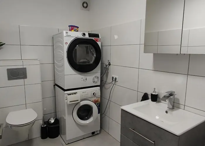 Moderne Doppelhaushaelfte Mit Sued-west-terrasse * 埃克拉特