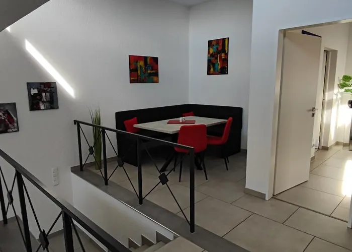 Moderne Doppelhaushaelfte Mit Sued-west-terrasse