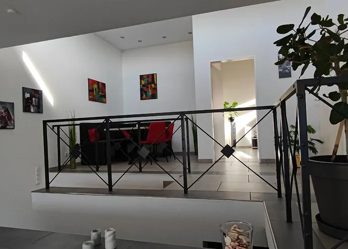 Moderne Doppelhaushaelfte Mit Sued-west-terrasse