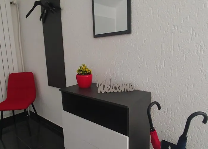 Moderne Doppelhaushaelfte Mit Sued-west-terrasse * 埃克拉特