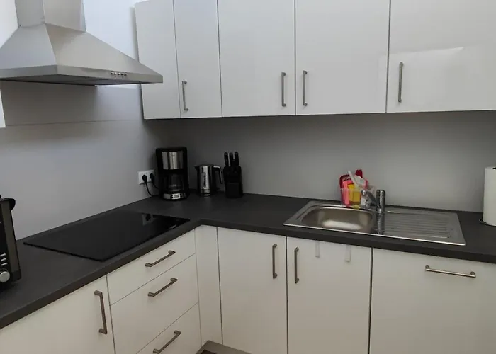 Moderne Doppelhaushaelfte Mit Sued-west-terrasse 度假居 *