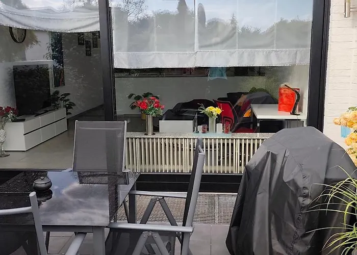 Moderne Doppelhaushaelfte Mit Sued-west-terrasse